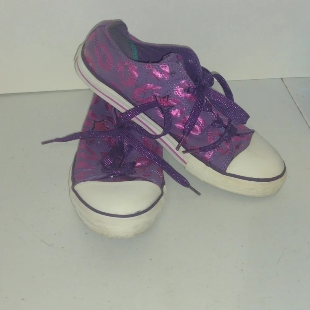 Converse One Star Girls Junior 6 Shimmer Pink Lips on Purple Low Chucks Sneakers